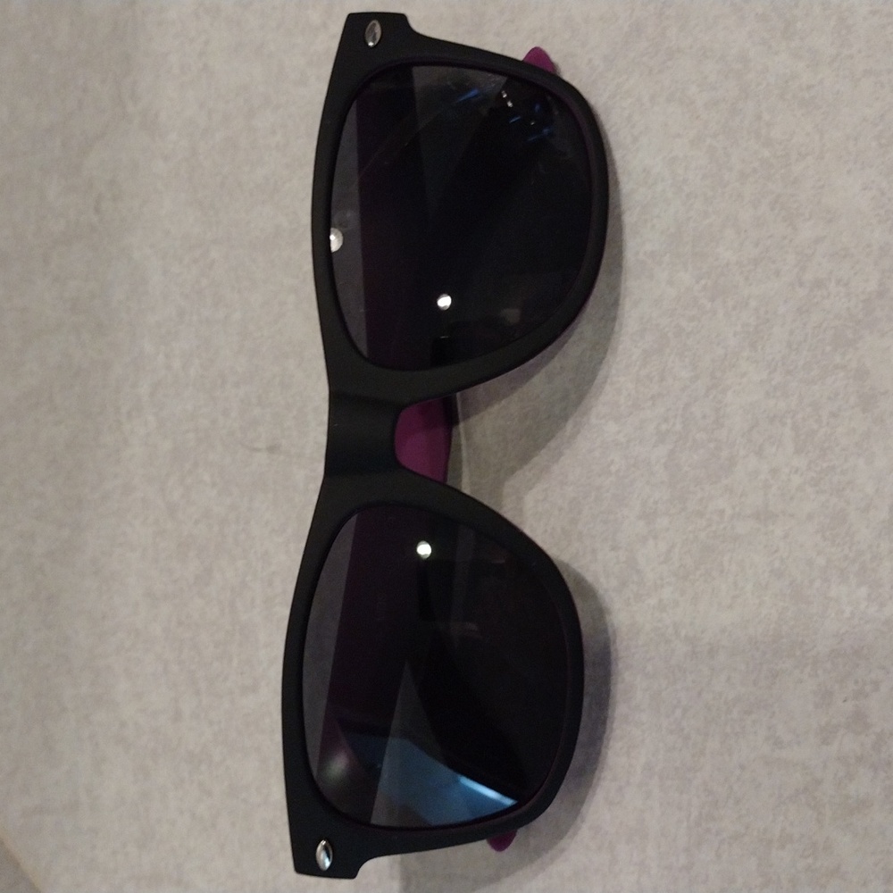 Lids sunglasses. - Picture 4 of 8